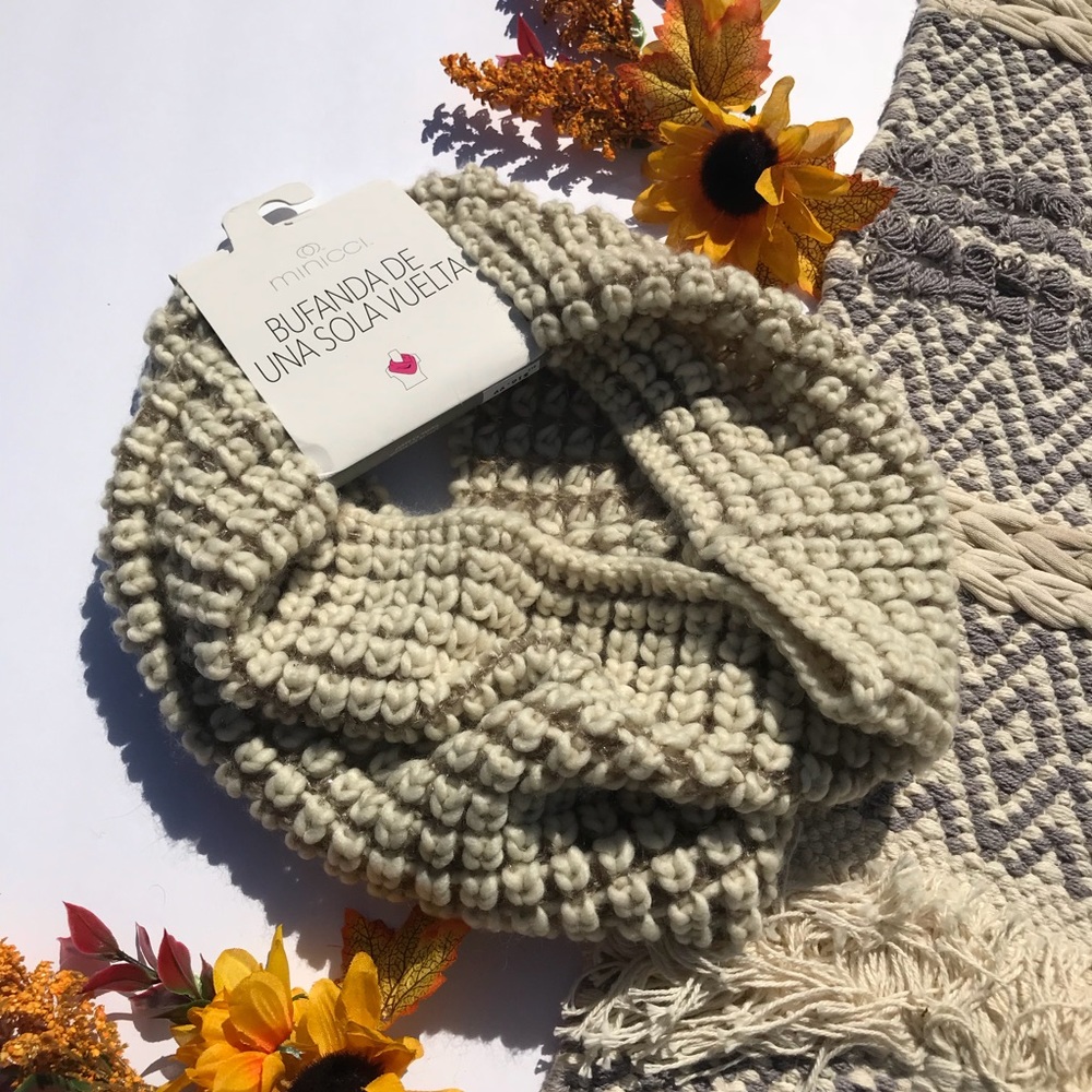 Minicci Single Loop NWT Infinity Knit Scarf